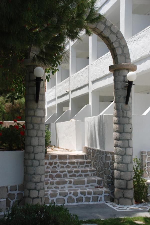 Lagada Beach Economy Hotel Adamantas  Exterior photo